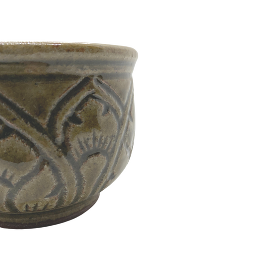 Pot en céramique traditionnelle cambodgienne à motifs "phka"