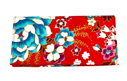 Pochette en Sarong rouge aux motifs fleuris par Cambodia Art Scarf