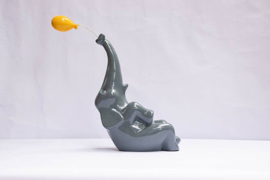 Elephant with Ballon A par Jayav Art